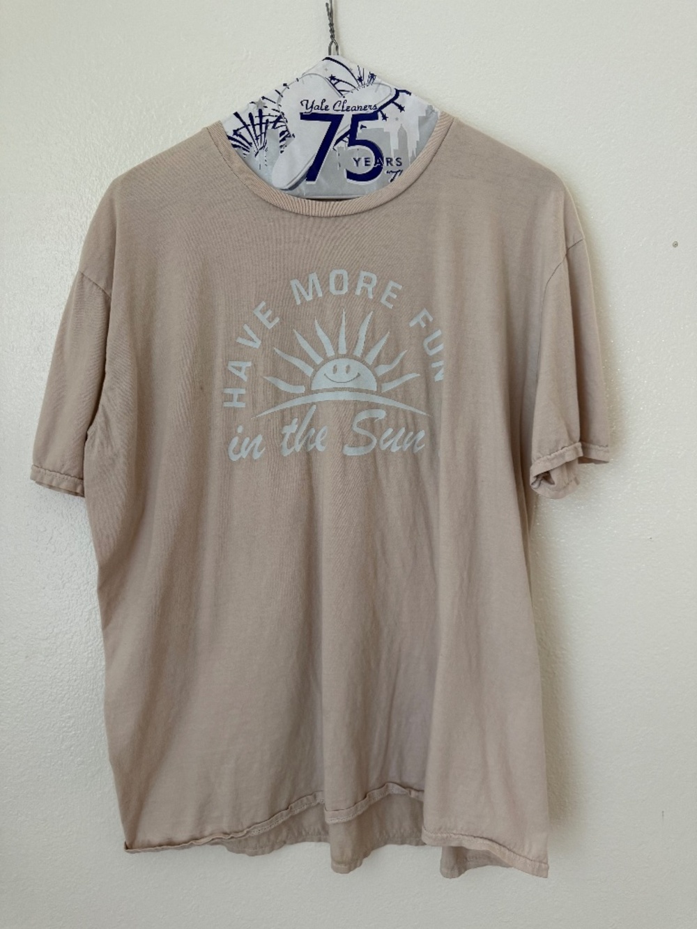 T-Shirt - Picture 1 of 2